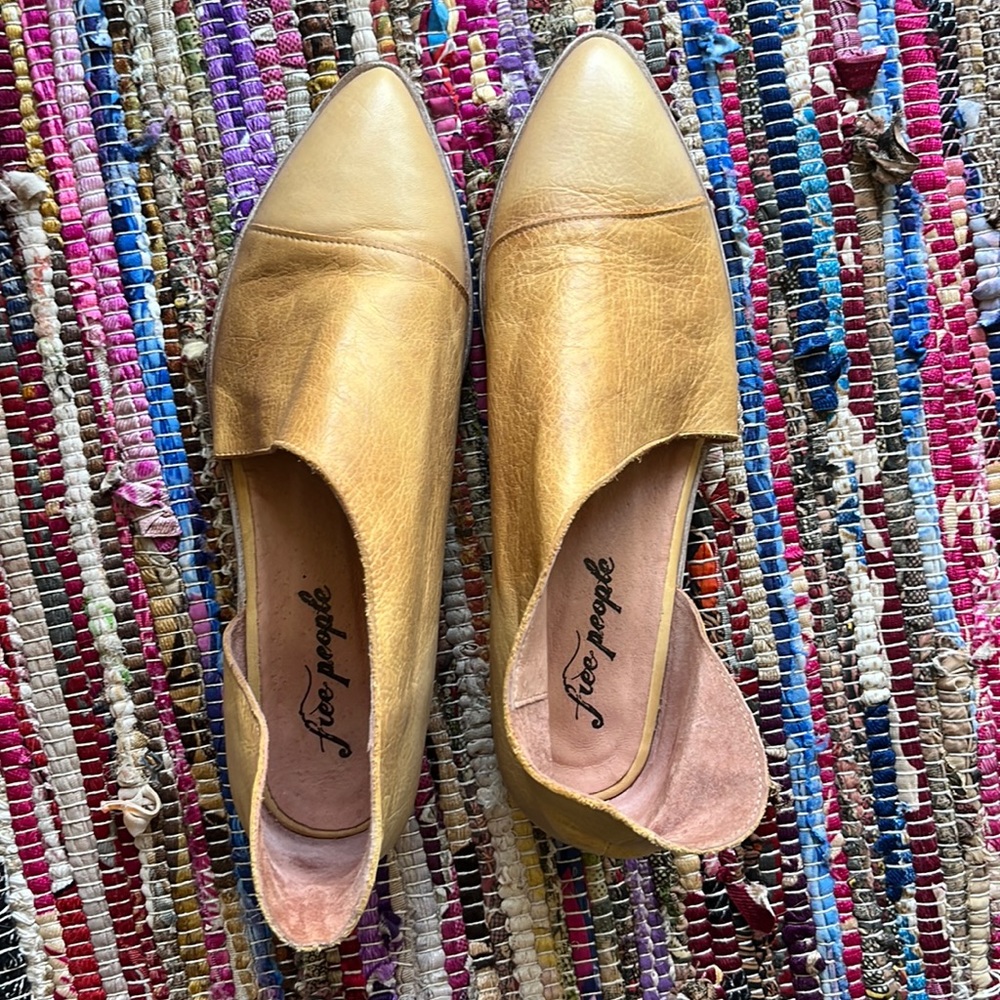 Free People Royale Flats Light yellow leather pointed toed shoes